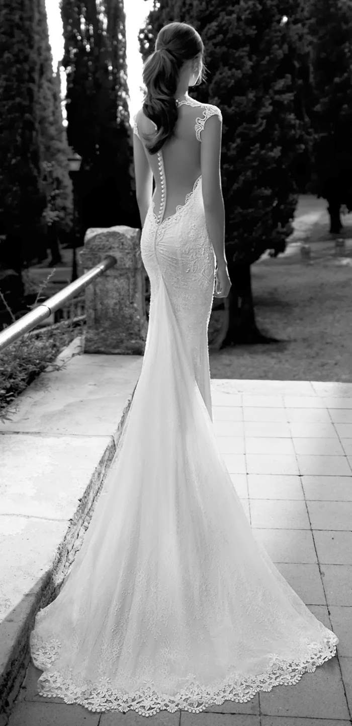 Barokové šaty s godetom až po podlahu krásne-šaty-s-čipkou-a-tylom-s-perlami