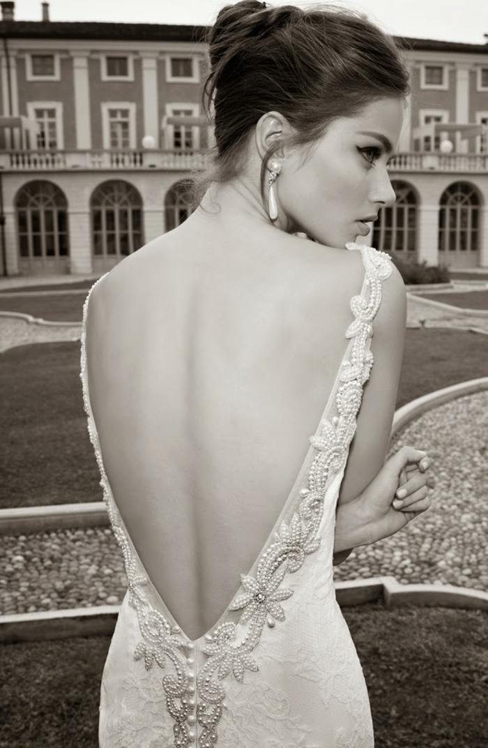 šaty bez rukávov od Berty Bridal Čipka-bohato vyšívaný výstrih do V.