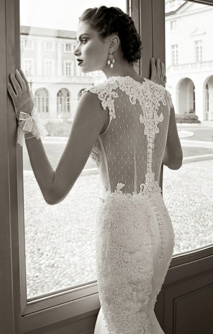 šnúrka na zápästí s krátkym rukávom zdobená čipkou Šaty-s-bohato zdobenými-šnurovacími-pripnutými-náušnicami do vlasov