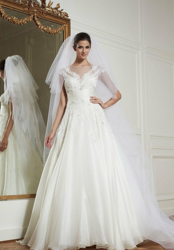 Rovné svadobné šaty s tylovou vlečkou Svadobné šaty-vyrobené zo šifónu-a-saténu