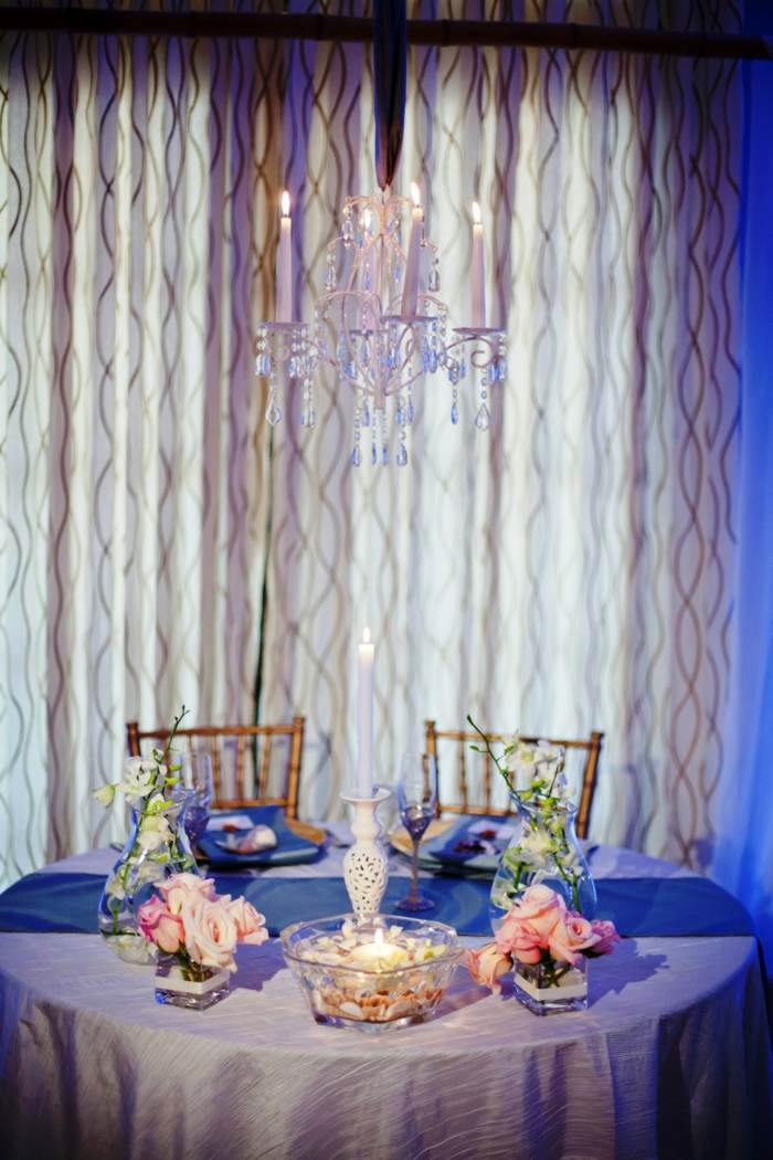 svadobný pár výzdoba stola recepcia modrá plážová téma bežec na stôl