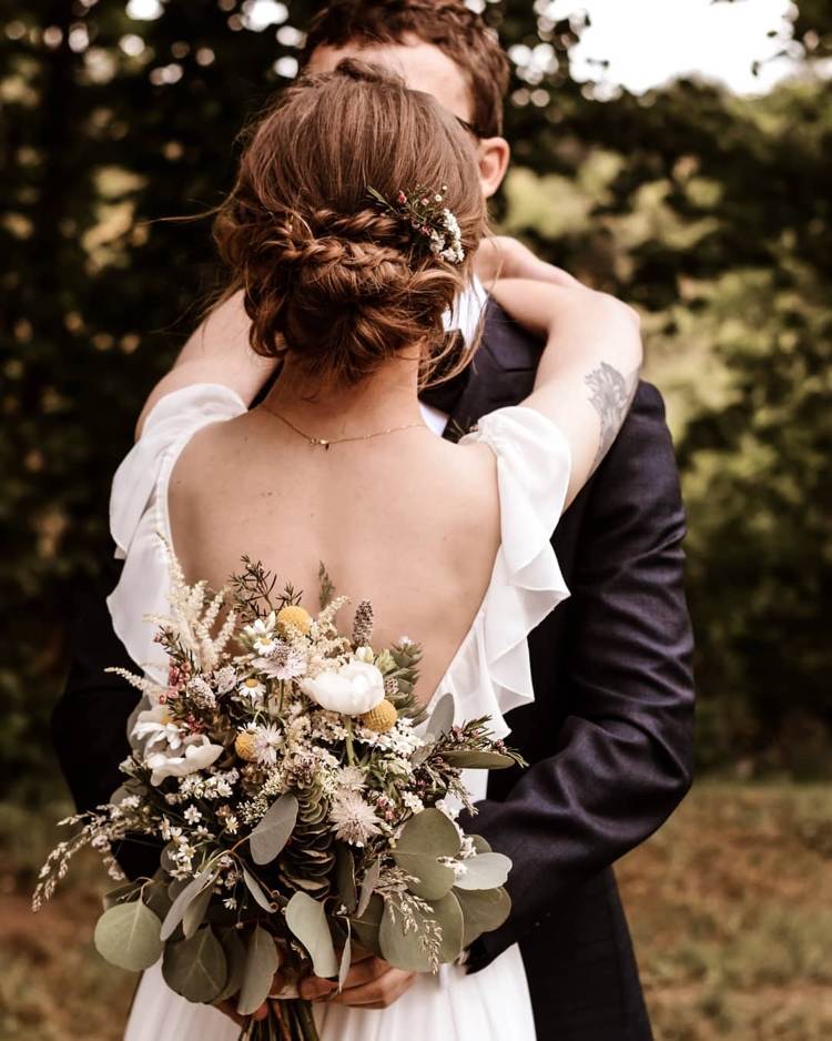 svadobná kytica zo suchých kvetov na príležitostnú svadbu