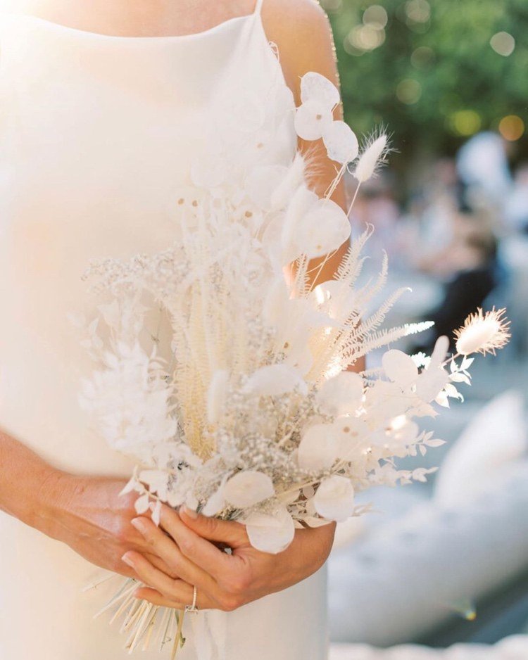 Svadobná kytica v bielej farbe so strieborným listom Lunaria