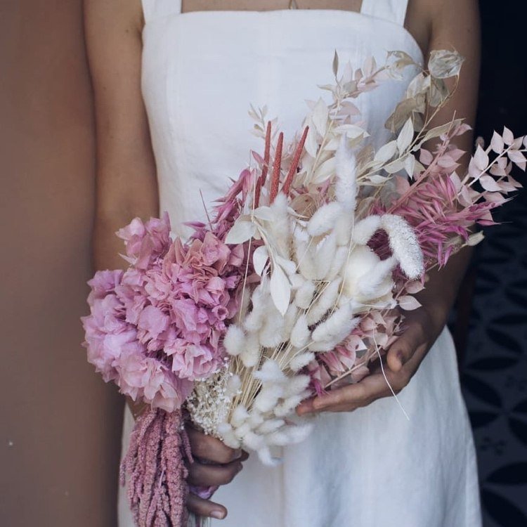 svadobná kytica dlhá v ružovej a bielej farbe