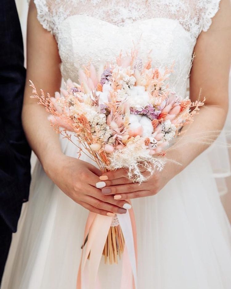 Svadobná kytica sušená v broskyni a bielom