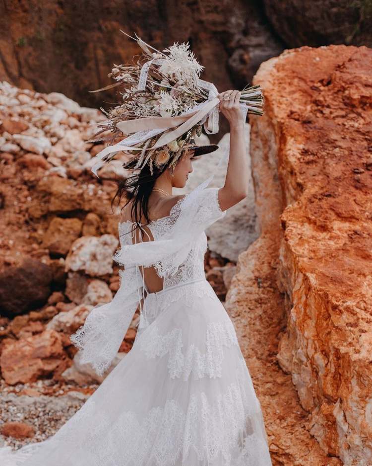 Svadobná kytica v štýle Boho vyrobená zo sušených kvetov