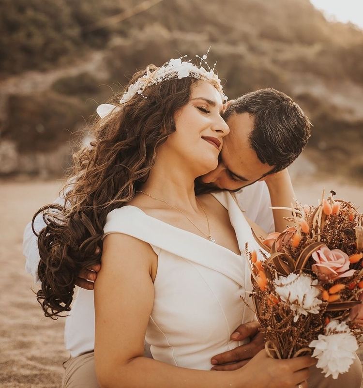 Svadobná kytica v oranžovej a bielej farbe na jesennú svadbu