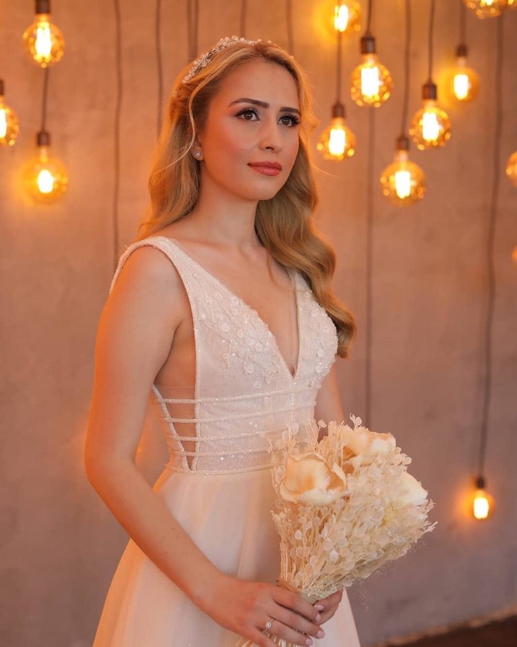 Prírodná svadobná kytica úplne v béžovej farbe