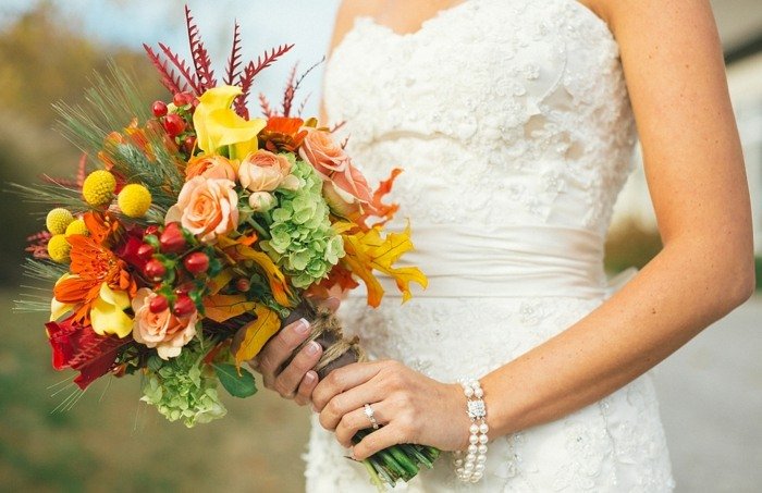 Jesenné nápady svadobných kytíc čerstvé kvety ovocie Nápady čerstvé kvety ovocie svadba aranžovanie