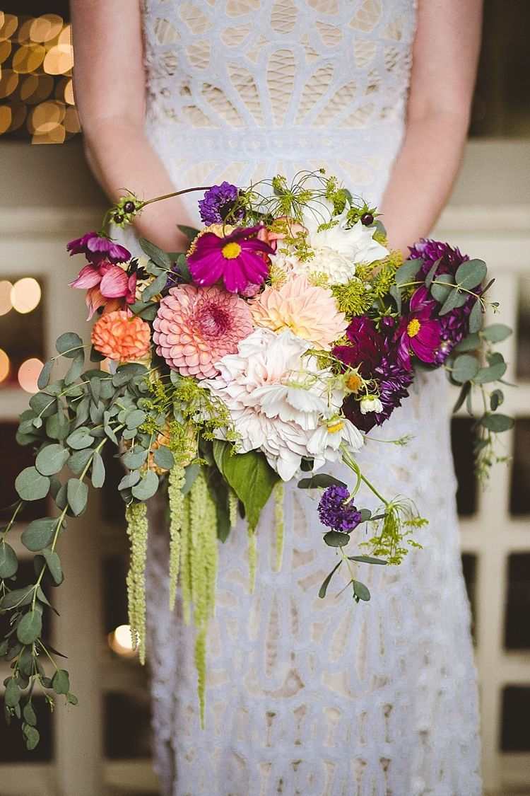 svadobné kvety svadobná kytica vodopád georgíny krémová purpurová fuchsie