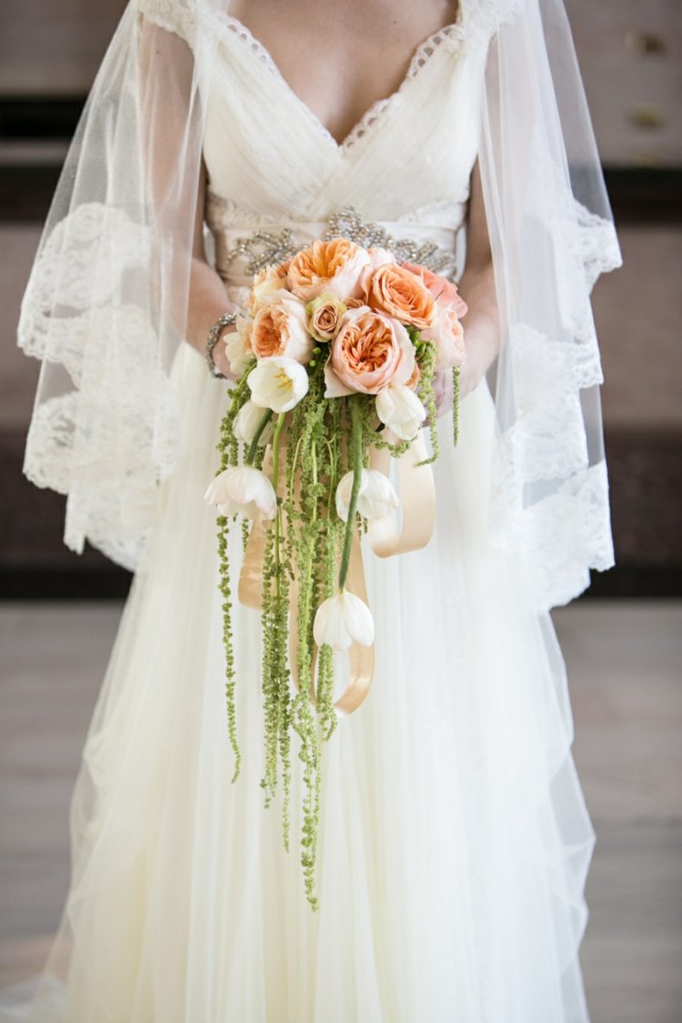 tulipány pivonky svadobná kytica vodopád svadobné šaty