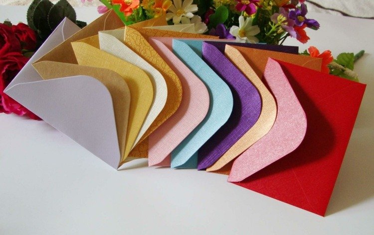 Drobná obálka s nápadmi-návodmi-tvarmi-kutilstvom-farebným-darčekom