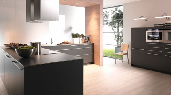 moderný hnedý kuchynský ostrovček-teplé farby moderné-hnedé-kuchynské-ostrov-teplé-odtiene