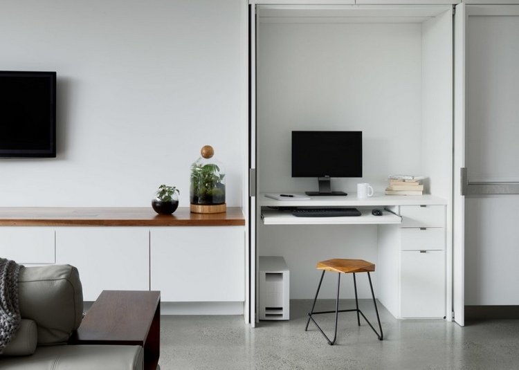 kancelárske pracovisko v skrini s pc