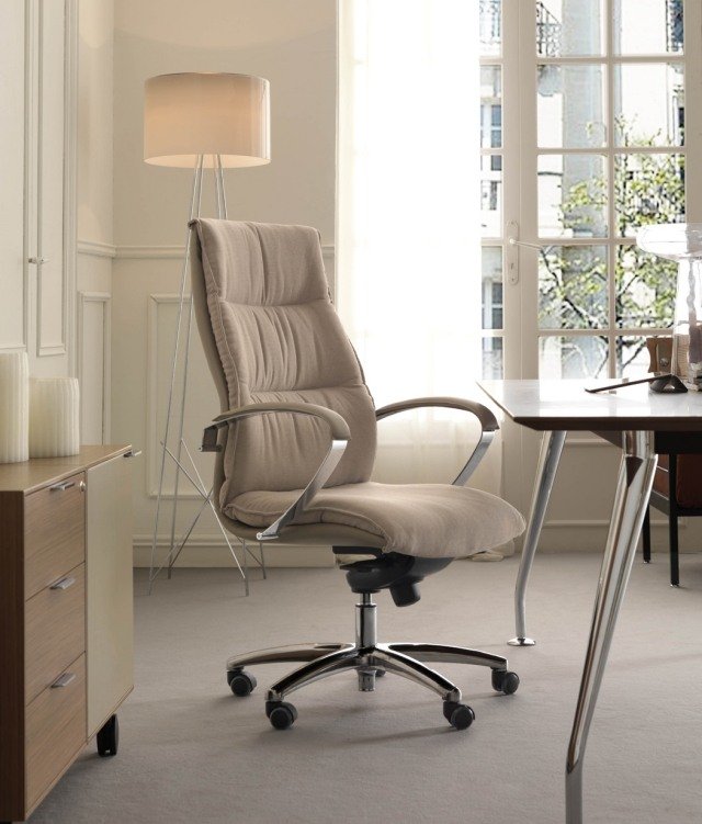 Kožená stolička Quinti výkonná stolička moderné podrúčky z umelej kože v bielej farbe Kožené kreslo Quinti zariaďujúce kancelárske kreslo-moderné podrúčky z bielej koženej uránie