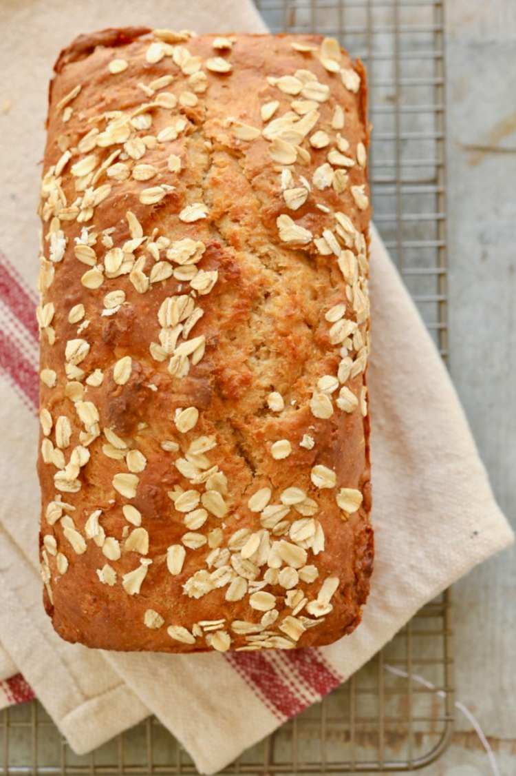 Recept na pečenie chutného a ľahkého jogurtového chleba