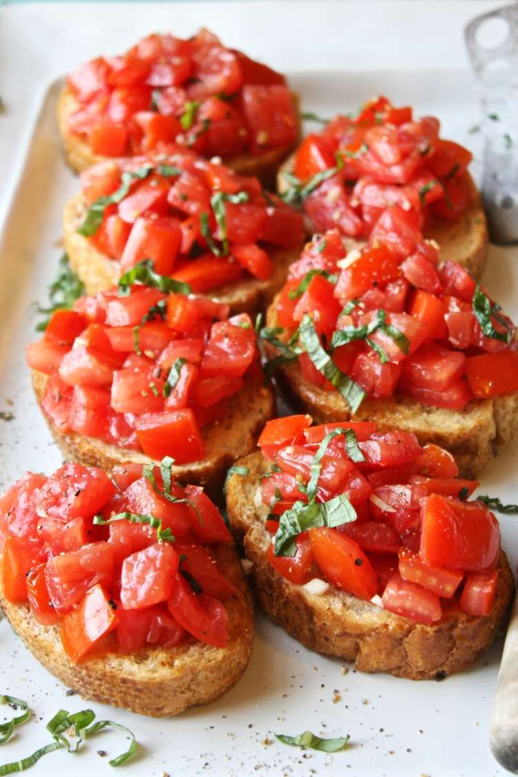 Vytvorte si vlastnú bruschetta paradajka-bazalka-originál-recept-nápad-jednoduché