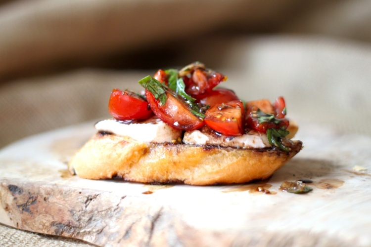 Bruschetta-urob si sám-mozzarella-paradajka-originál-klasika