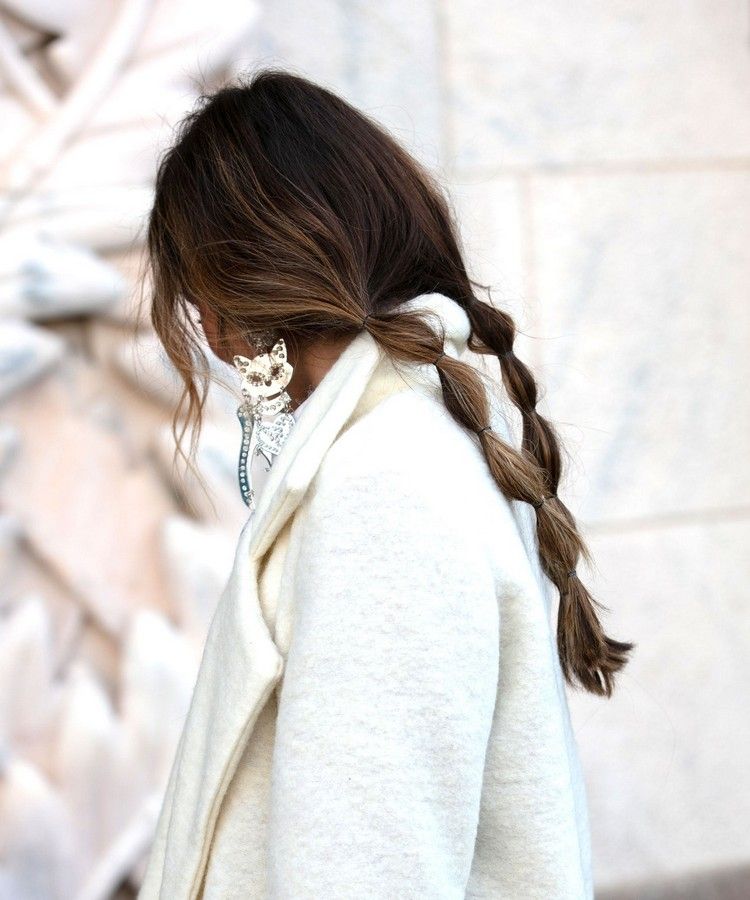 Sprievodca účesom Bubble Braids po rýchlych účesoch pre dlhé vlasy
