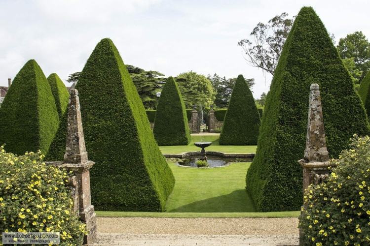 zimostráz-topiary-pyramídy-veľká-francúzska záhrada