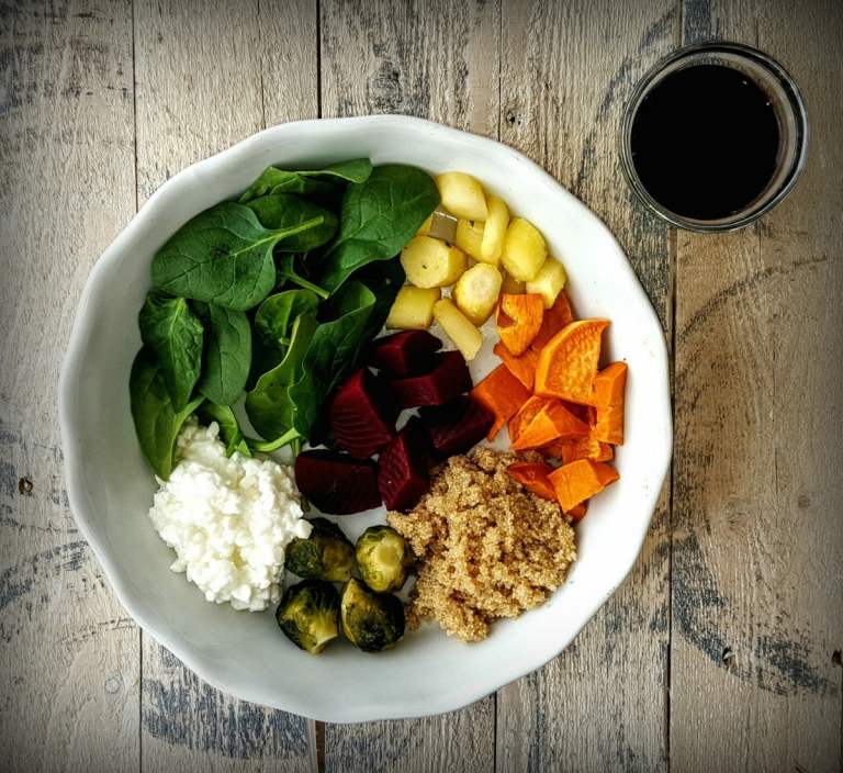 Recepty na Budhovu misku s amarantom, sladkými zemiakmi a špenátom