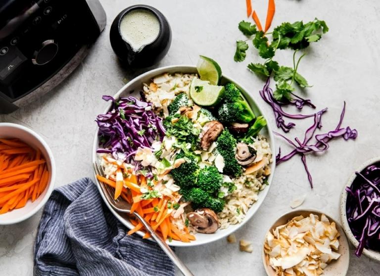 Recepty na Budhovu misku s kari omáčkou a zeleninou