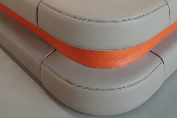 Dizajnové zaoblenie postele s výplňou z polyuretánovej peny Marc-Newson