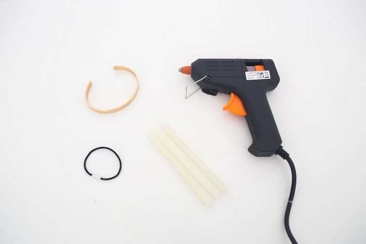 diy bun manžeta materiály horúce lepidlo sponka do vlasov