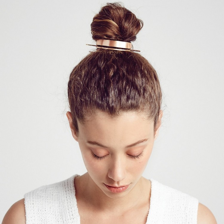 drdolová manžeta metalická elegantná updo jednoduchá