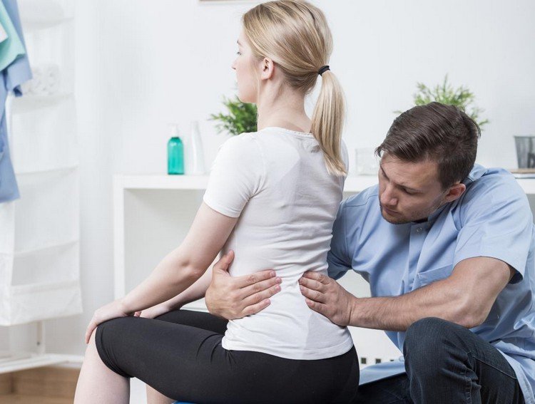 Cvičenia proti dutému chrbtu v ľahu Tréningový plán celého tela Domáce cvičenie s vlastnou váhou