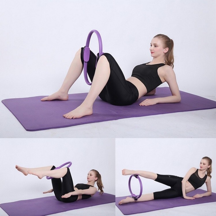 Cvičenie celého tela, ženy cvičiace s brušným kruhom pilates