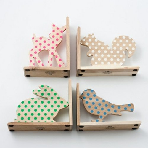 Postavy zvierat v škôlke jeleňov, vtákov