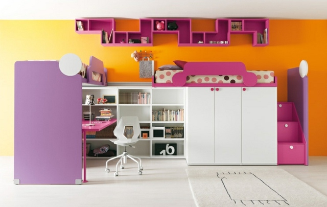 Farby nábytku do detskej izby kombinujú poschodovú posteľ Farby kombinujú nižšie uvedenú šatníkovú skriňu