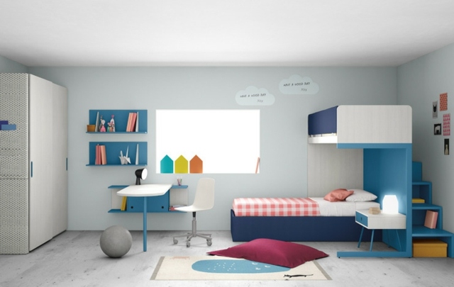 Miestnosť pre mládež modro -biela zriadila prakticky dve modro biela zriadiť praktické dvojlôžkové schodisko úložný priestor