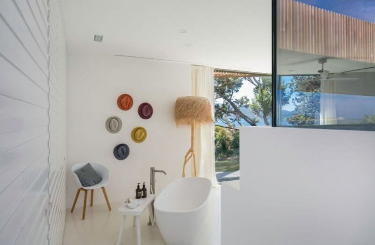 Biely nábytok a voľne stojaca vaňa farebný nábytok-stena-zdobenie-spálne-nápad-farby