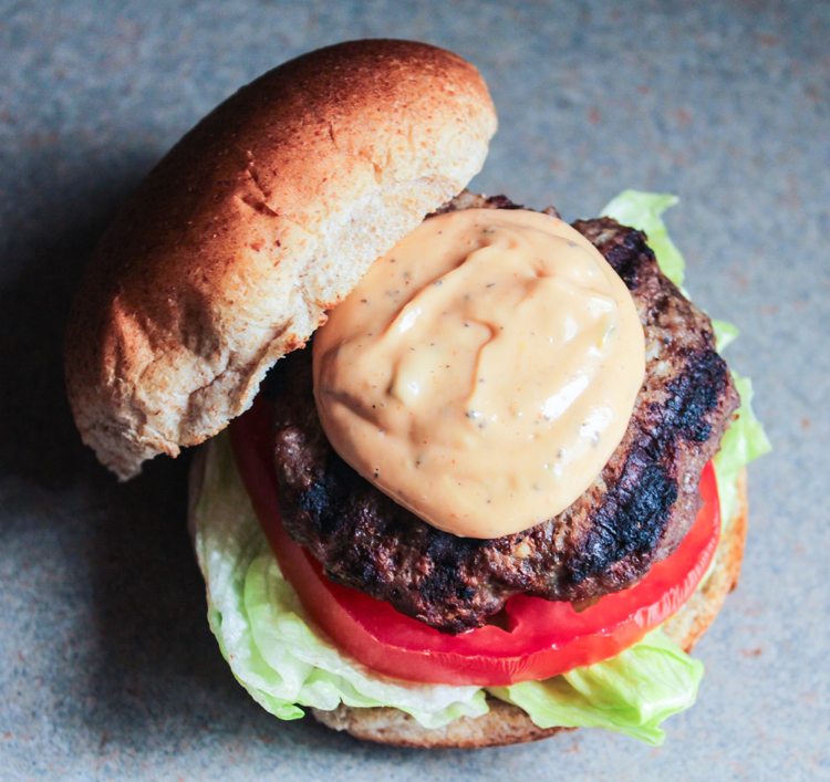 ľahký recept na výdatnú hamburgerovú omáčku burger-recept-pripraviť-omáčka-lahodné-chilli-pikantné