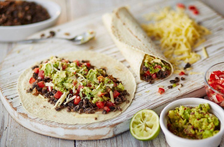 Burrito-recept-plnenie-vegetariánska-fazuľa-guacamole