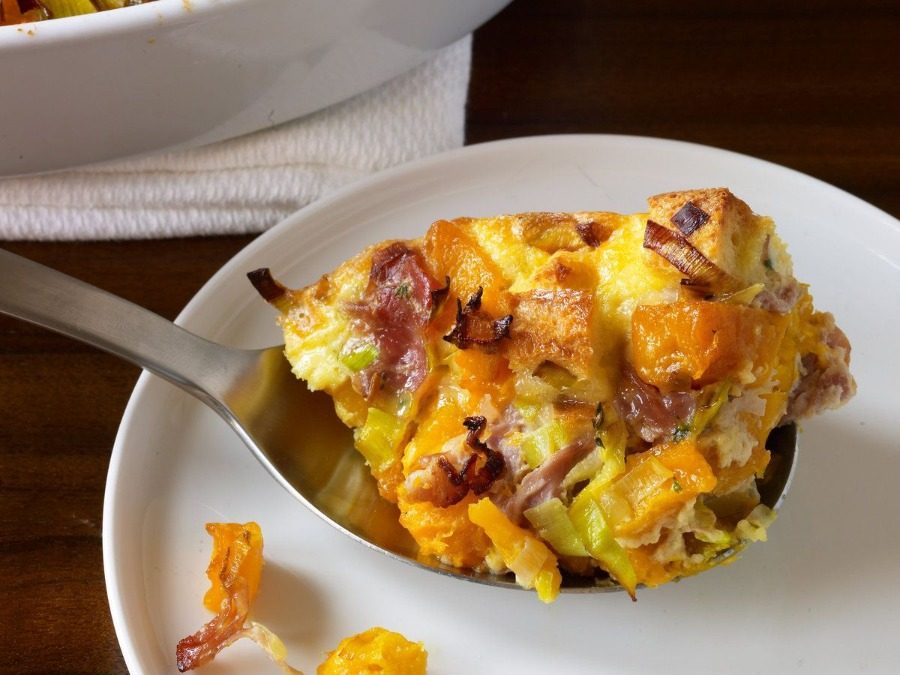 výdatný kastról z maslovej tekvice so šunkou a tymianom