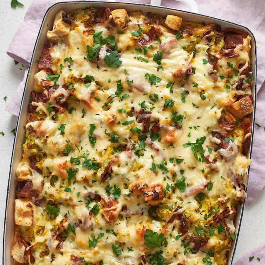 kastról s gratinovaným syrom a petržlenovou omáčkou čerstvý z rúry si vychutnajte ako recepty z maslovej tekvice