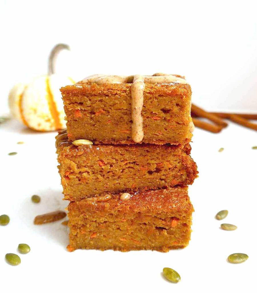 Naskladané kúsky koláčovej maslovej tekvice pripravujte recepty sami