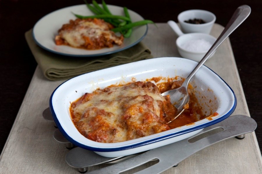 kastról z mletého masla a tekvice so gratinovaným syrom a vychladnutý v kastróli