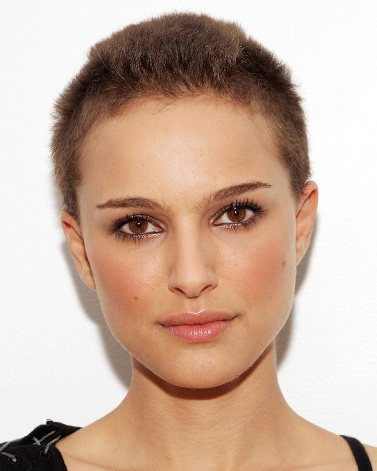 rašple krátke vlasy ženy natalie portman herečka
