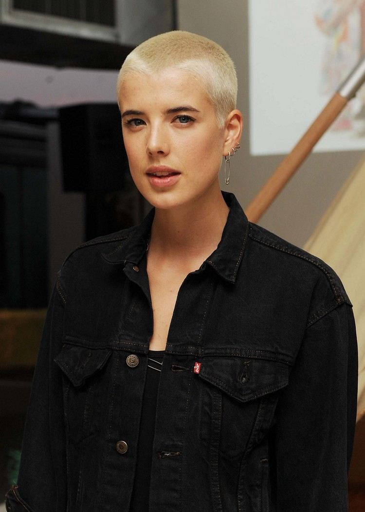 blond rašpľa krátke vlasy dámske účesy trend agyness deyn