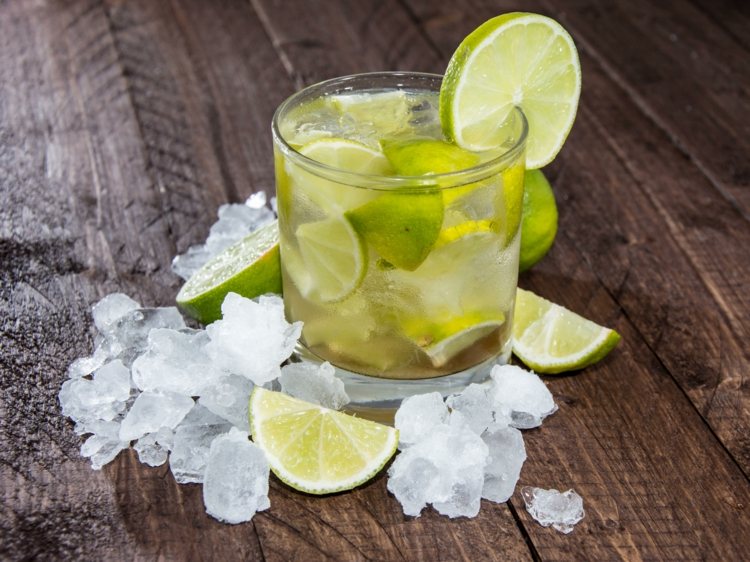 recept caipirinha caipirinha-limetkovo-šťavový-cukor