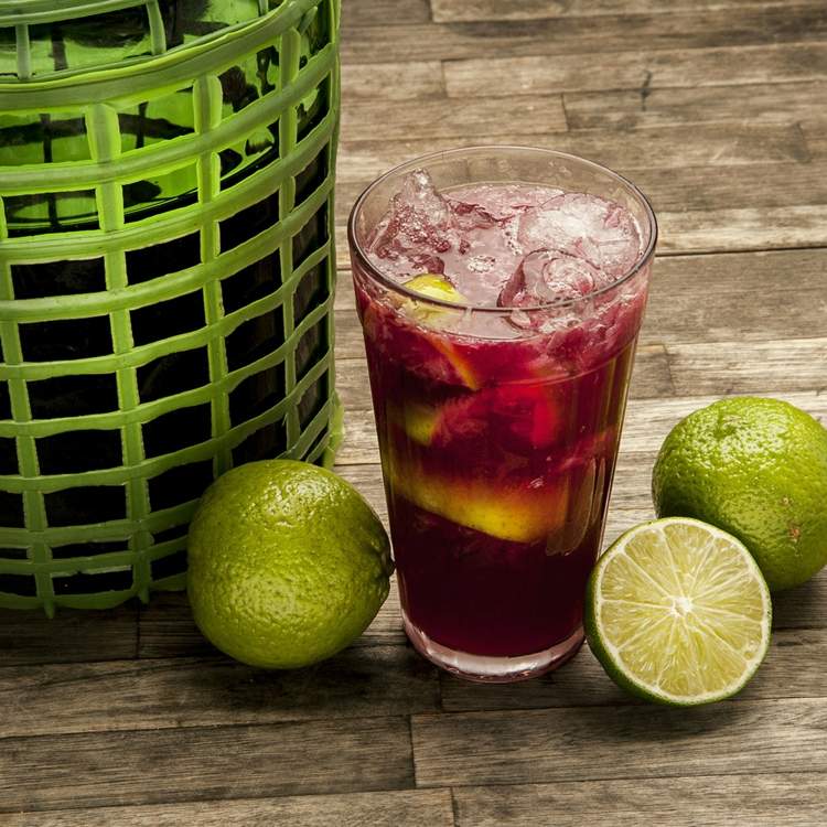 caipirinha-recept-de-vinho-červené víno-limetka-osviežujúci nápoj-urob si sám