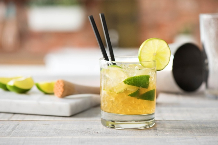 caipirinha-recept-mango-južné-ovocie-surový-cukor-brandy-cachaca-pitu