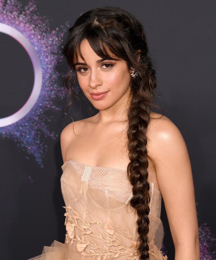 Camila Cabello Nový účes 2020 Vlasové trendy 2020