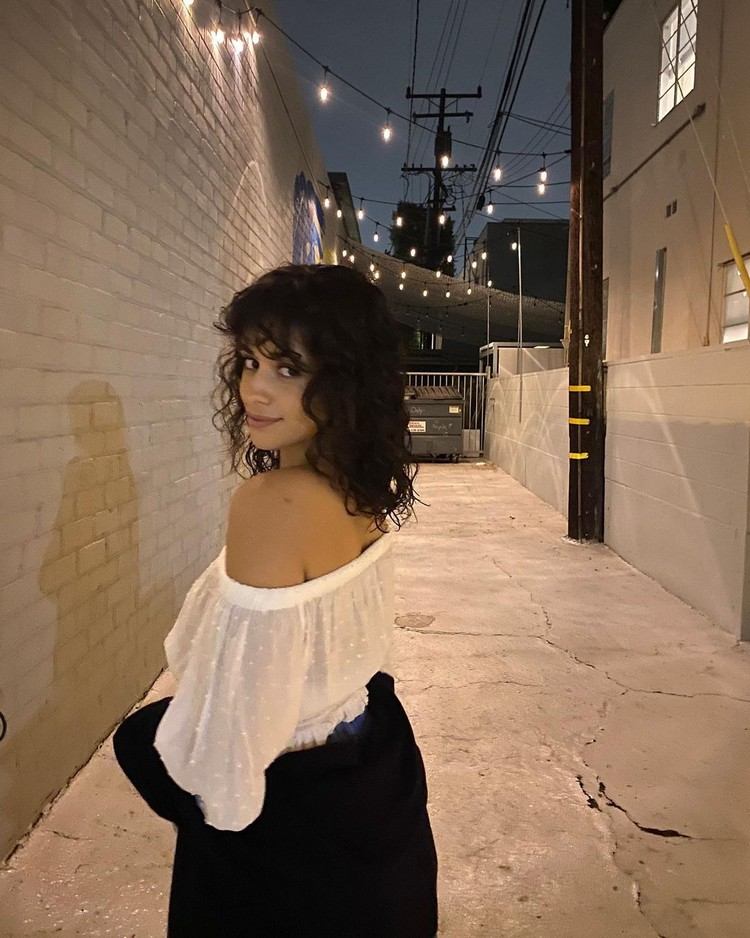 Účes Camila Cabello Krátke vlasy Curly Shag Haircut