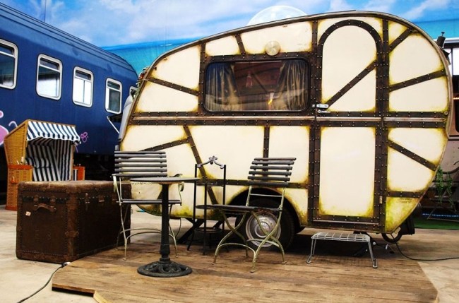 Múzeum kempingu v kempe Nautilus basecamp Kempingové múzeum na kempe Nautilus spacie vagóny American Airstreams