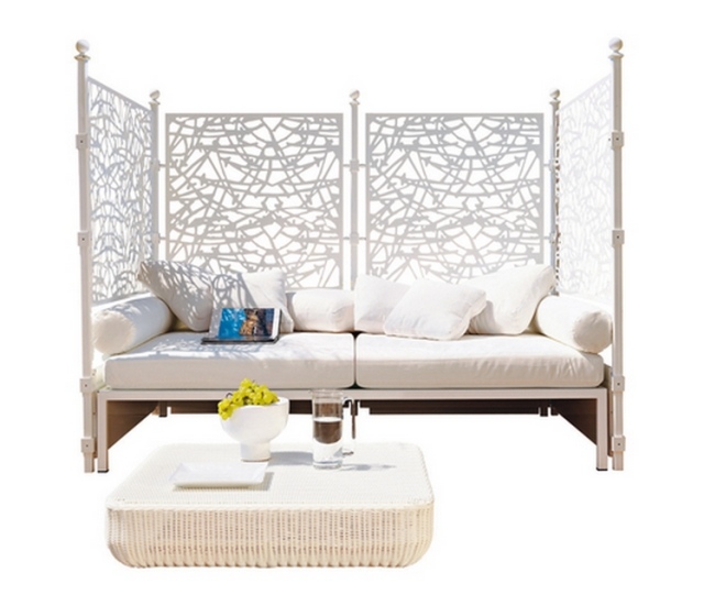 Unopiu Vonkajší nábytok a doplnky-moderná mriežka a priečka pozývajúca-salónik-skupina-s-obdĺžnikovým gaučom-unopiu-mriežka-deliaca stena